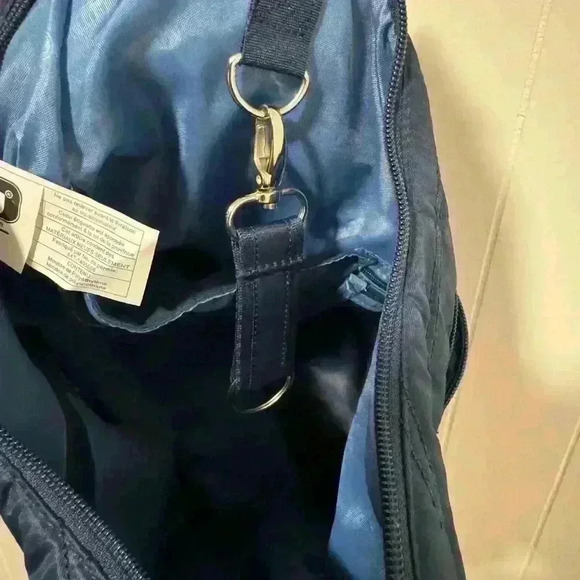 Lug Shoulder Bag - Picture 6 of 10